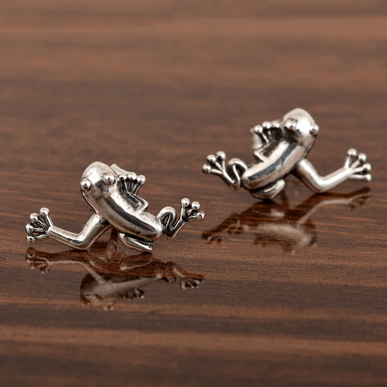 Frog Amphibian Design Stud Earrings - Sterling Silver