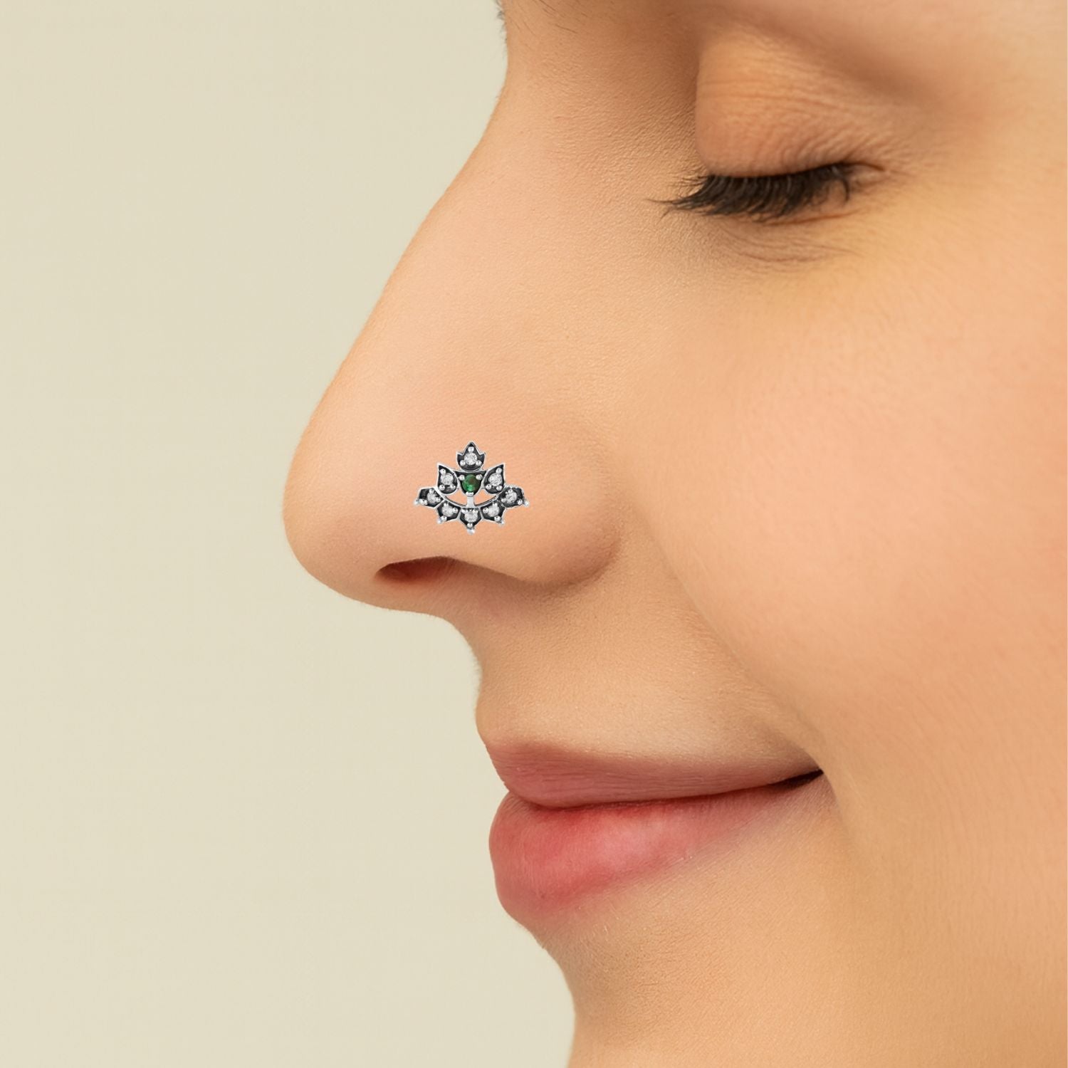 Perno da naso con pietra trasparente a grappolo floreale - Argento Sterling