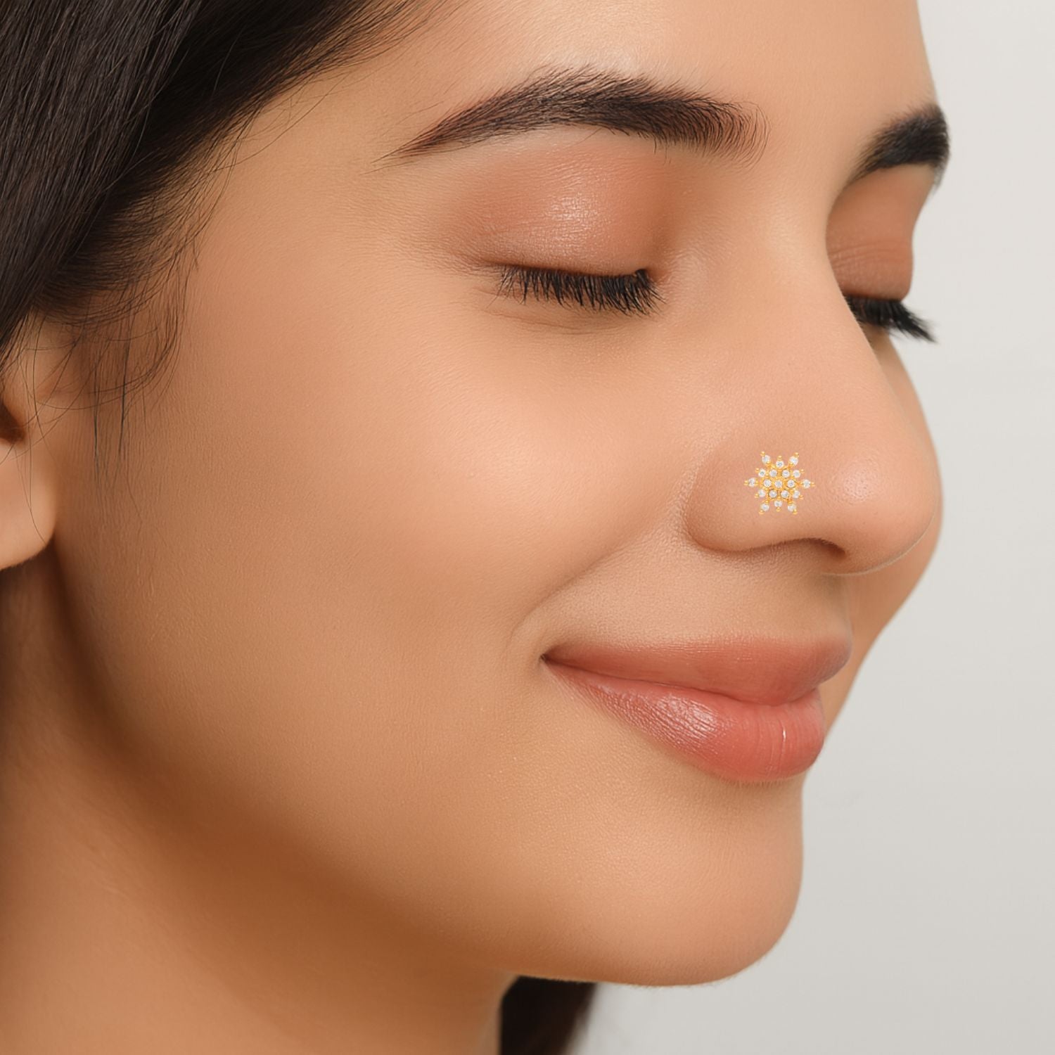 Perno da naso con pietra trasparente a grappolo floreale - Argento Sterling
