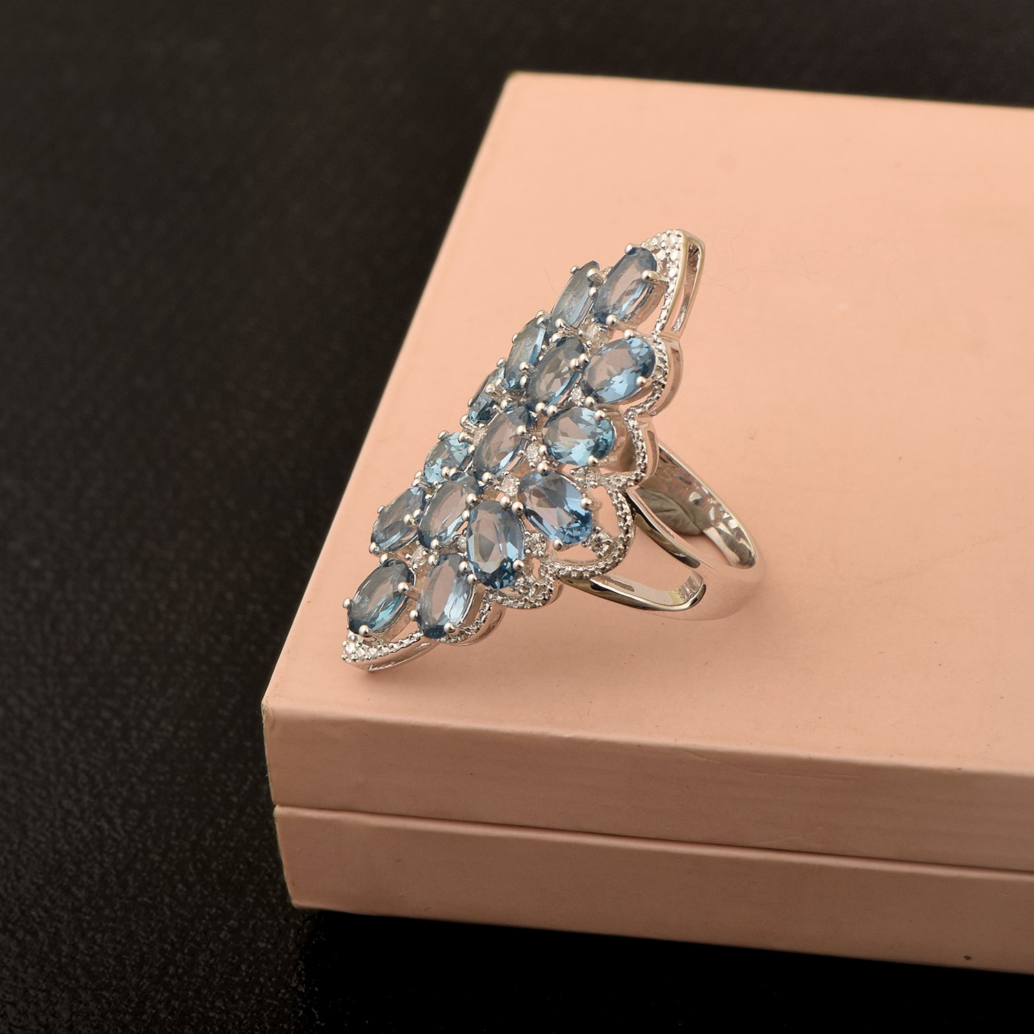Anello da cocktail da donna in argento sterling 925 con spinello blu ovale da 8,96 carati