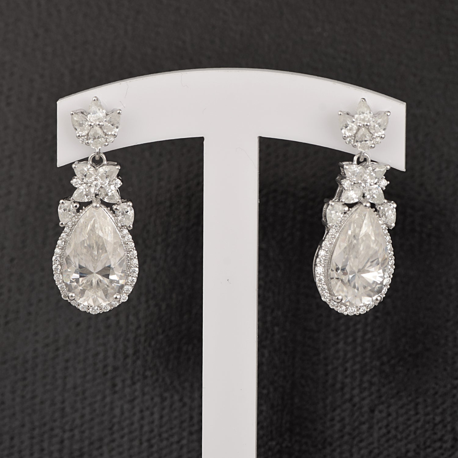 Eleganti orecchini pendenti floreali in moissanite – Argento Sterling