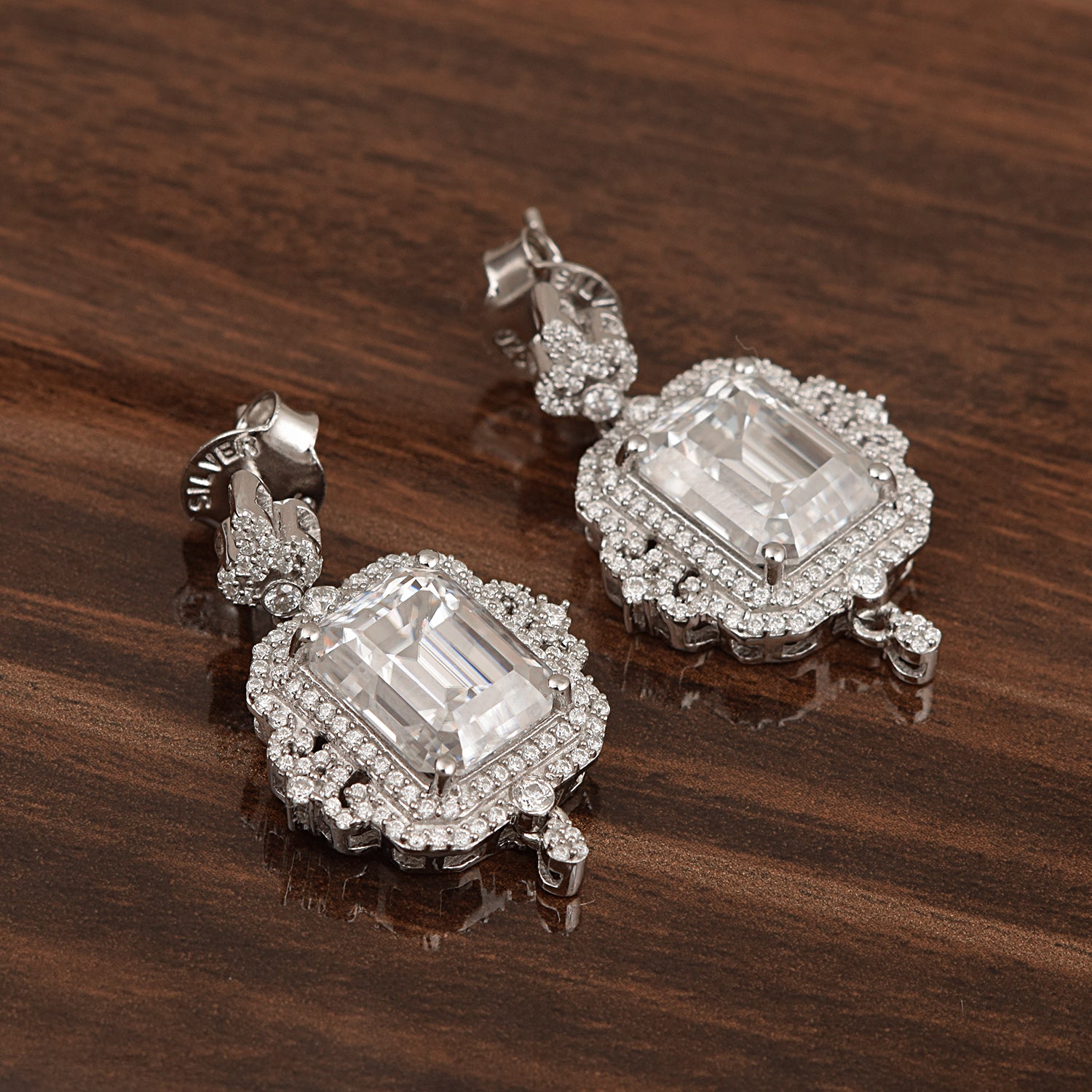 Orecchini pendenti con design Halo vintage in moissanite – Argento Sterling