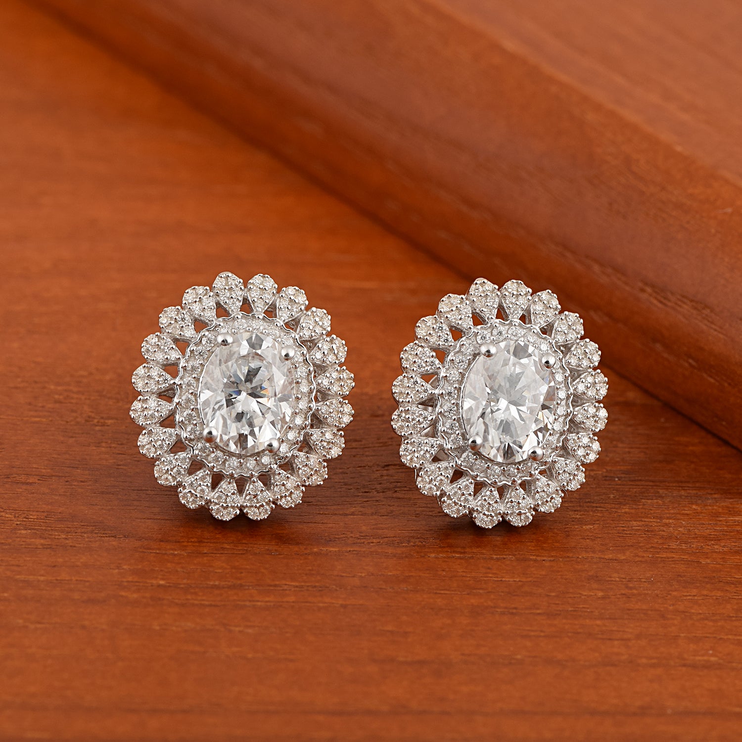 Orecchini a bottone con doppio alone di moissanite – Argento Sterling