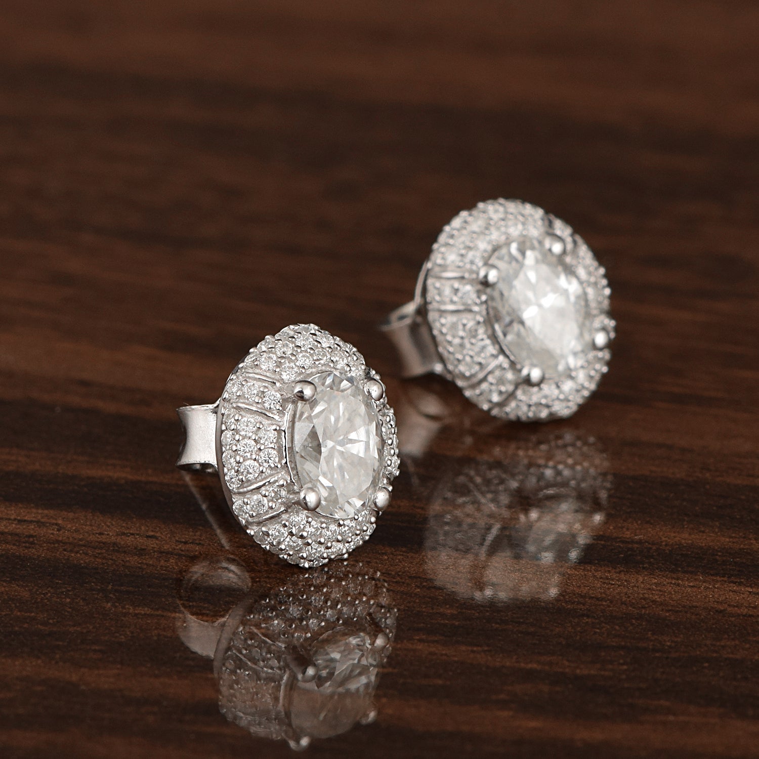 Orecchini a bottone con doppio alone ovale in moissanite – Argento Sterling