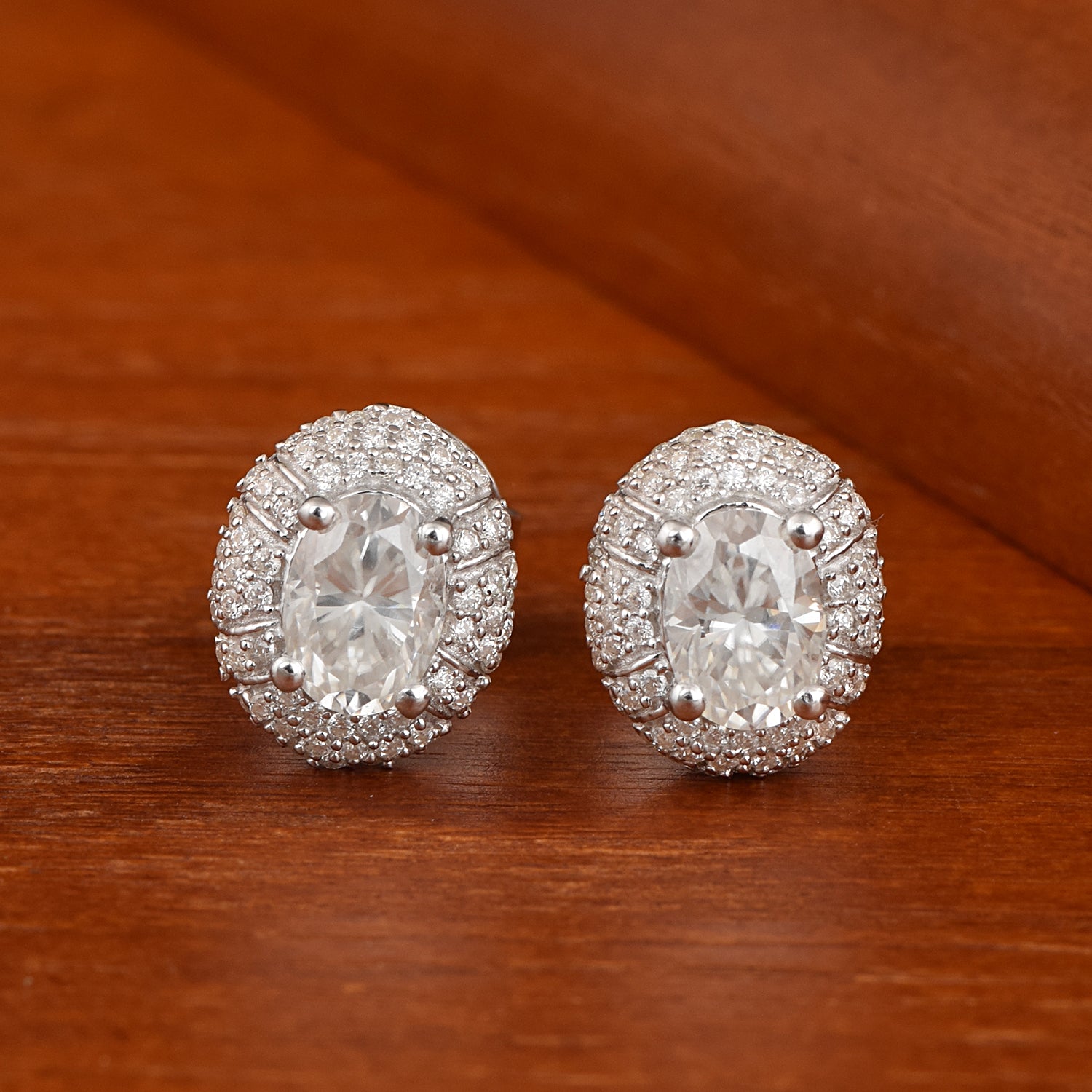 Orecchini a bottone con doppio alone ovale in moissanite – Argento Sterling