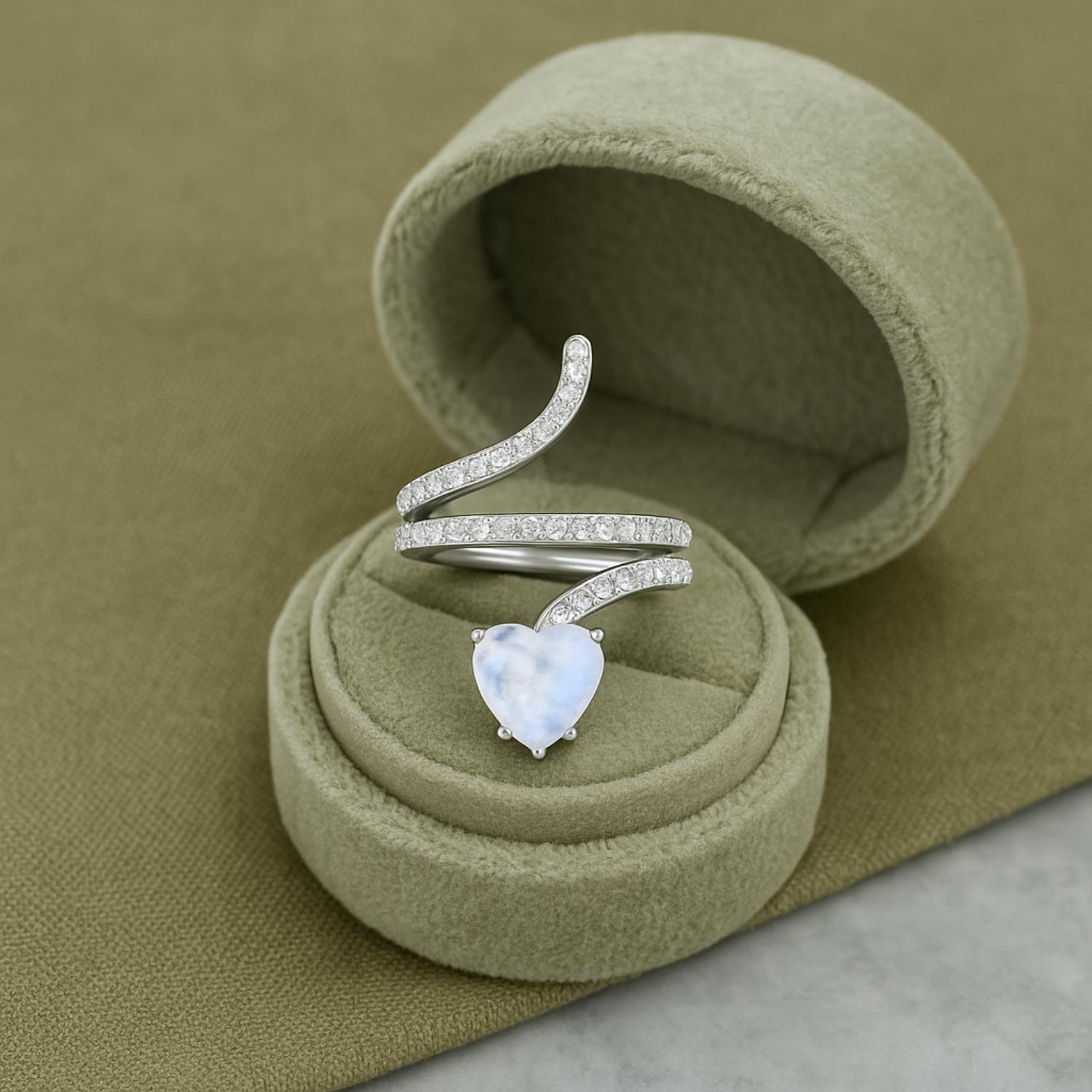 Anello a forma di serpente con pietra di luna a forma di cuore da 7 mm in argento sterling 925