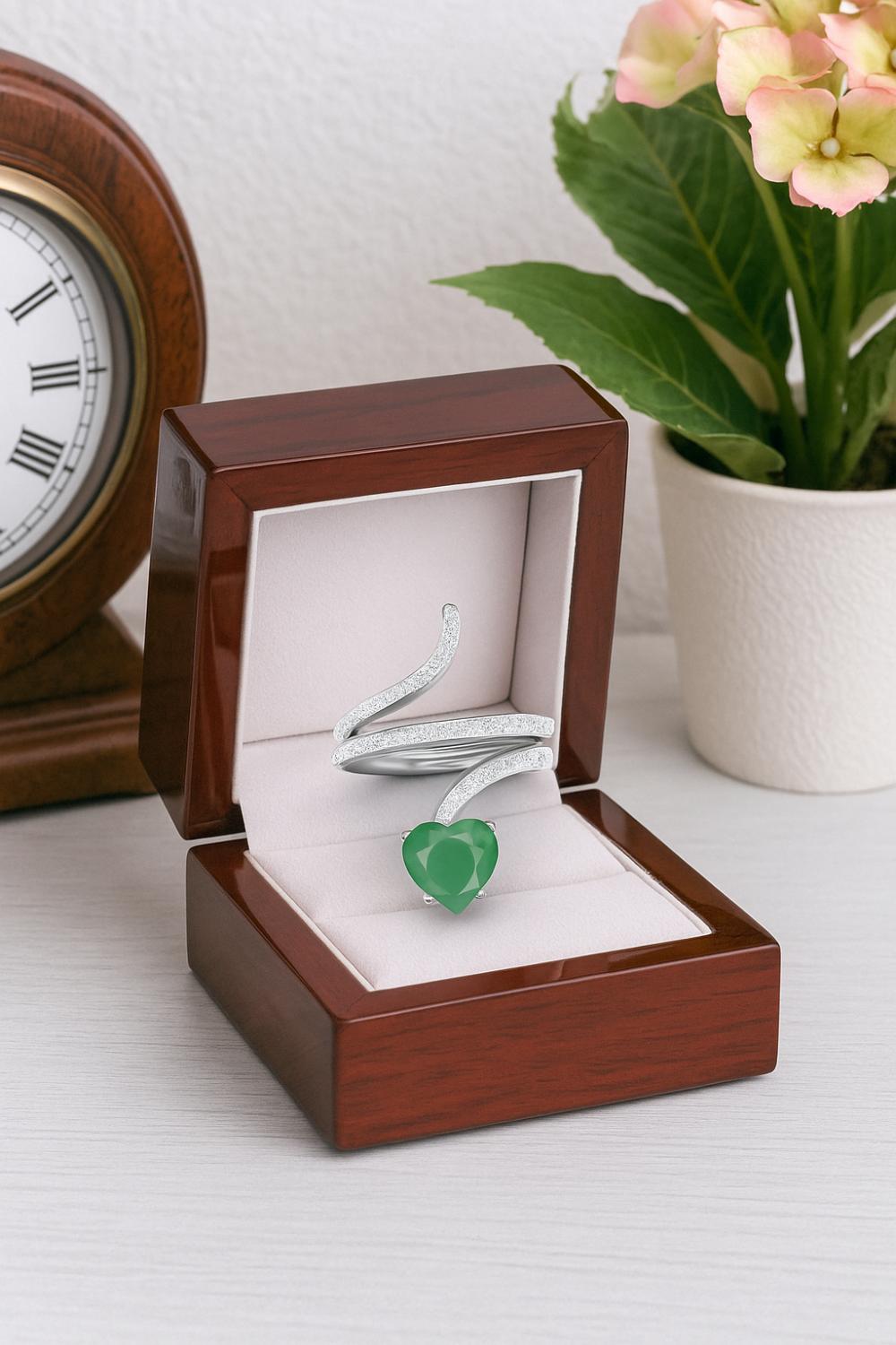 Emerald Heart Shape Twisted Ring – Sterling Silver