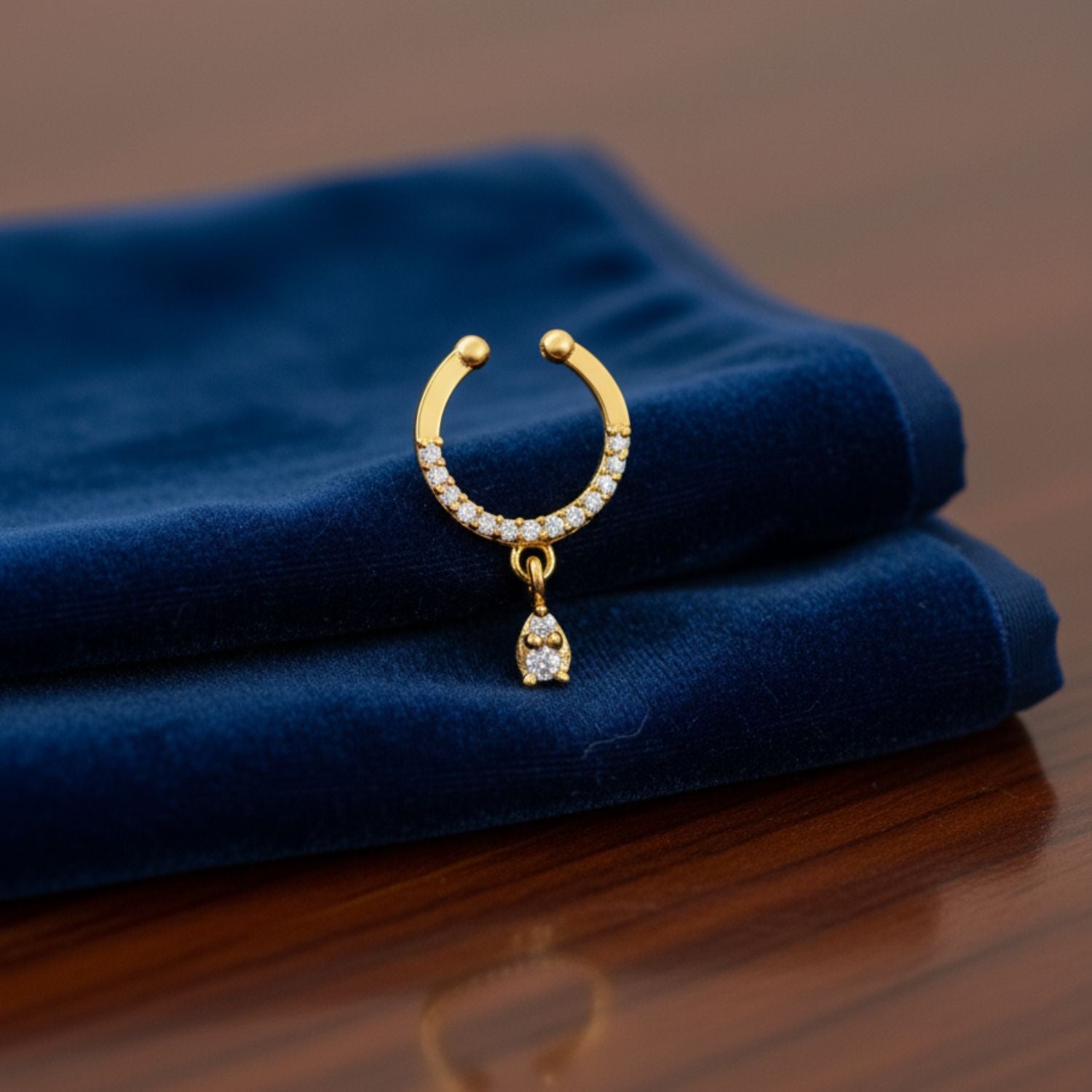 Perno da naso con pietra trasparente a grappolo floreale - Argento Sterling