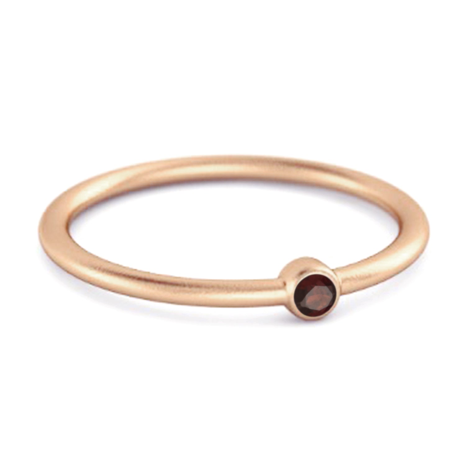 Anello solitario impilabile in argento sterling 925 con granato da 0,1 ct