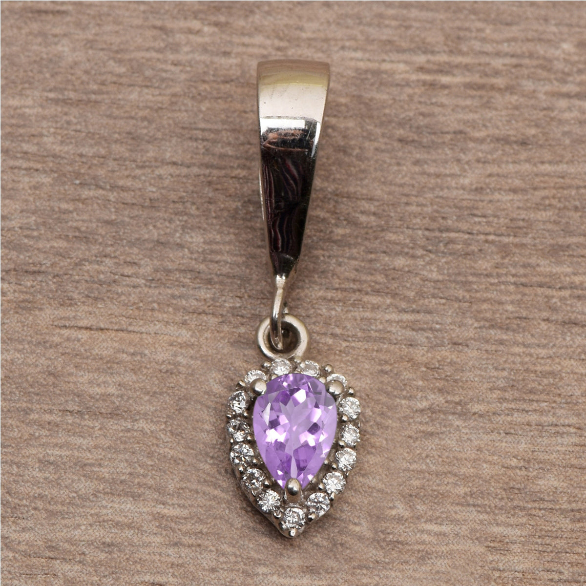 Ciondolo a forma di goccia con pietre preziose di diversa scelta