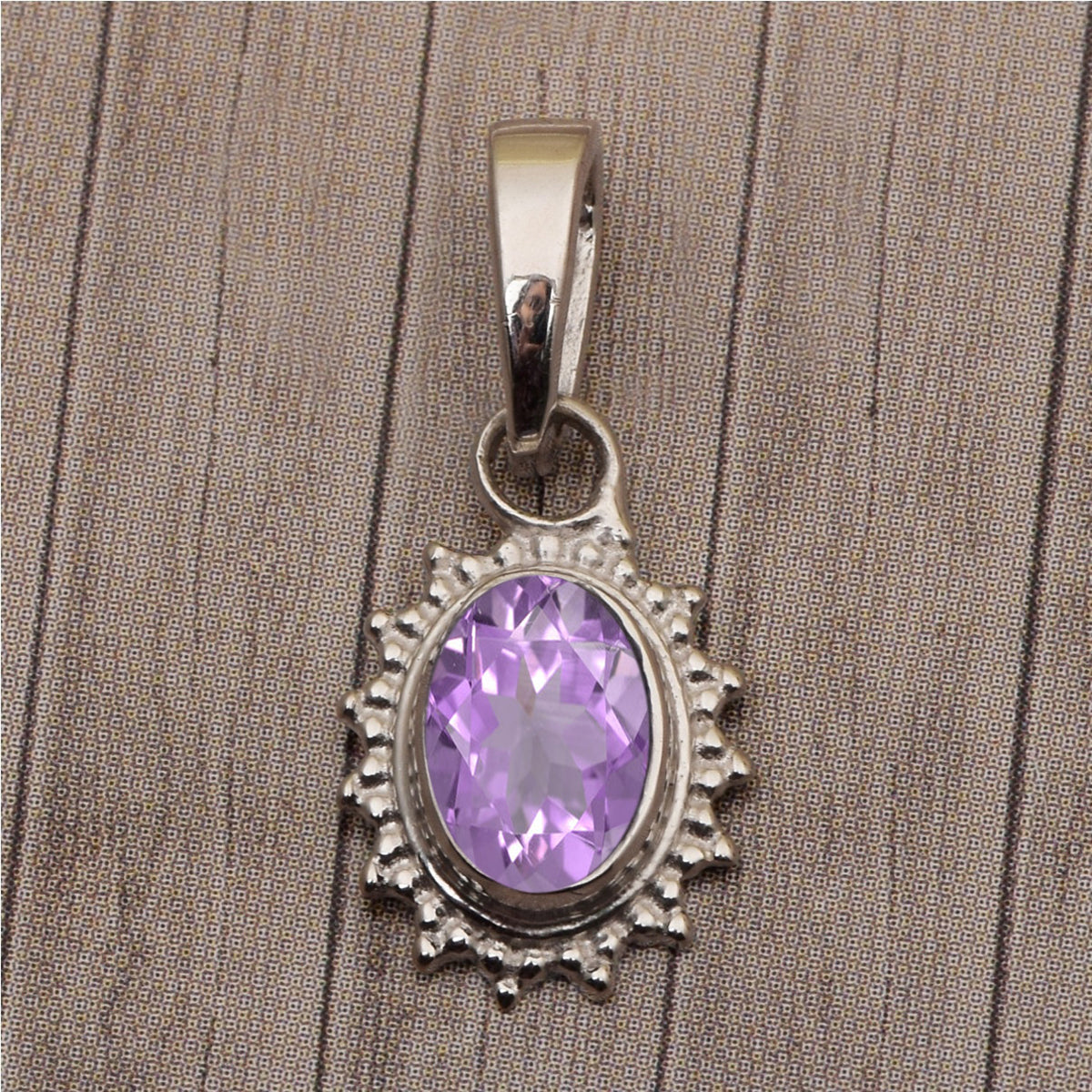 Ciondolo solitario con pietra preziosa a taglio ovale multiscelta