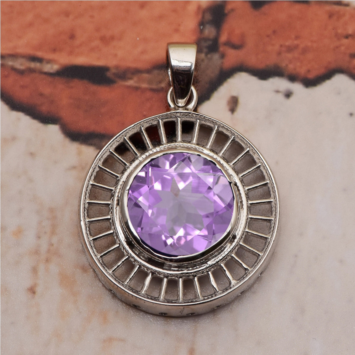 Ciondolo con pietra preziosa a scelta multipla con disco rotondo