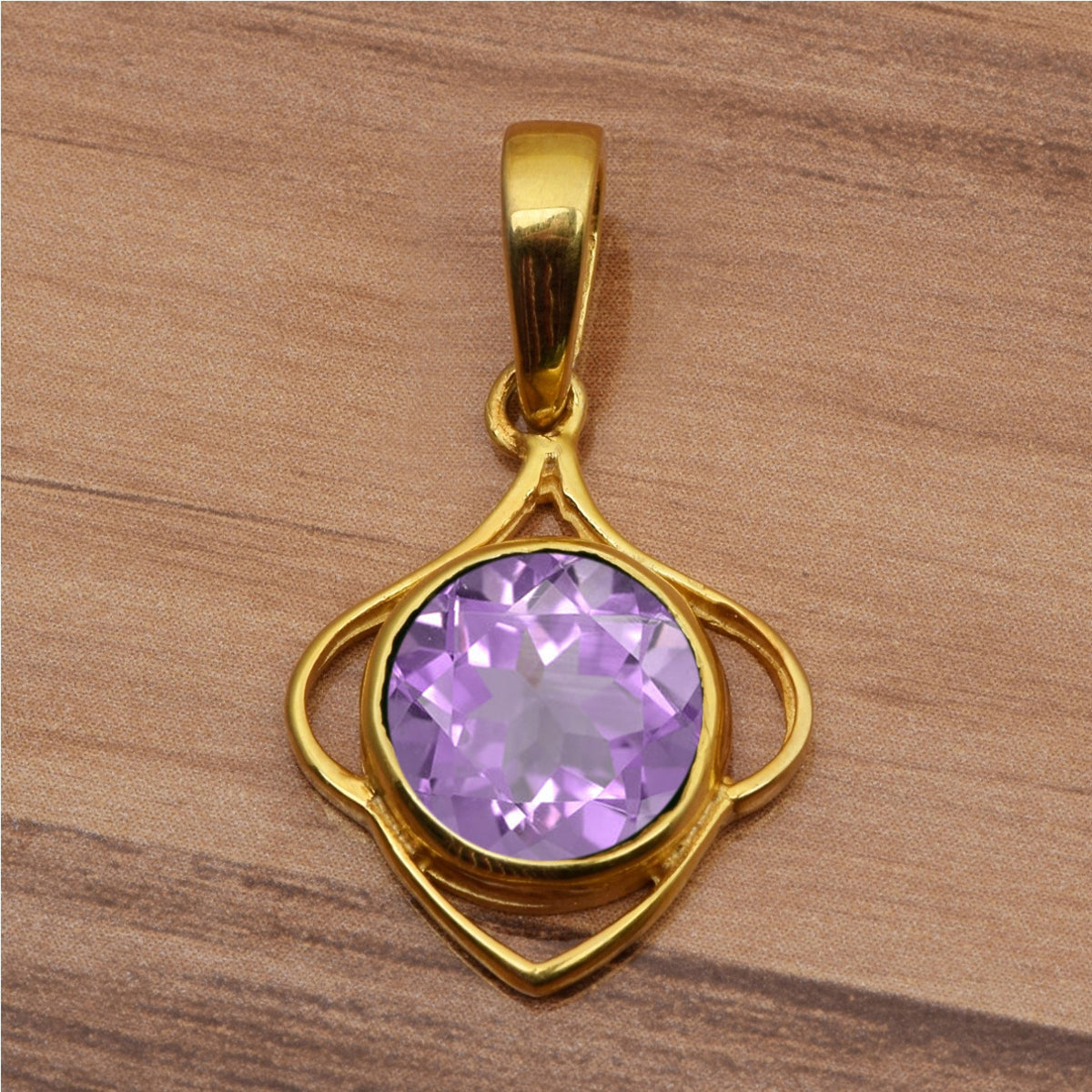 Ciondolo con pietre preziose a taglio rotondo in stile celtico con scelta multipla