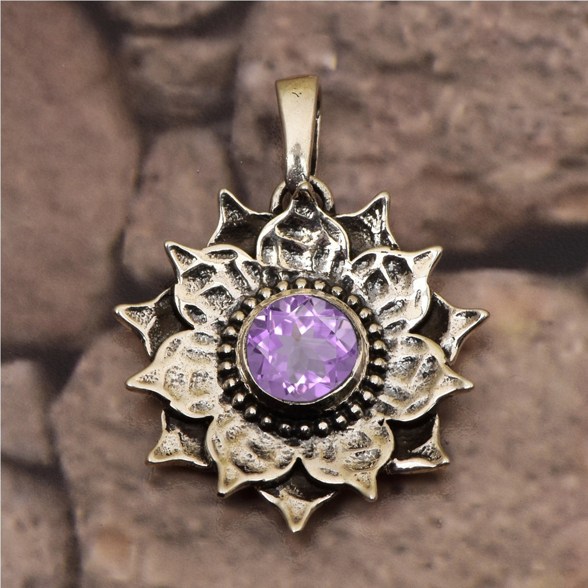 Ciondolo vintage con pietre preziose a scelta multipla e fiore