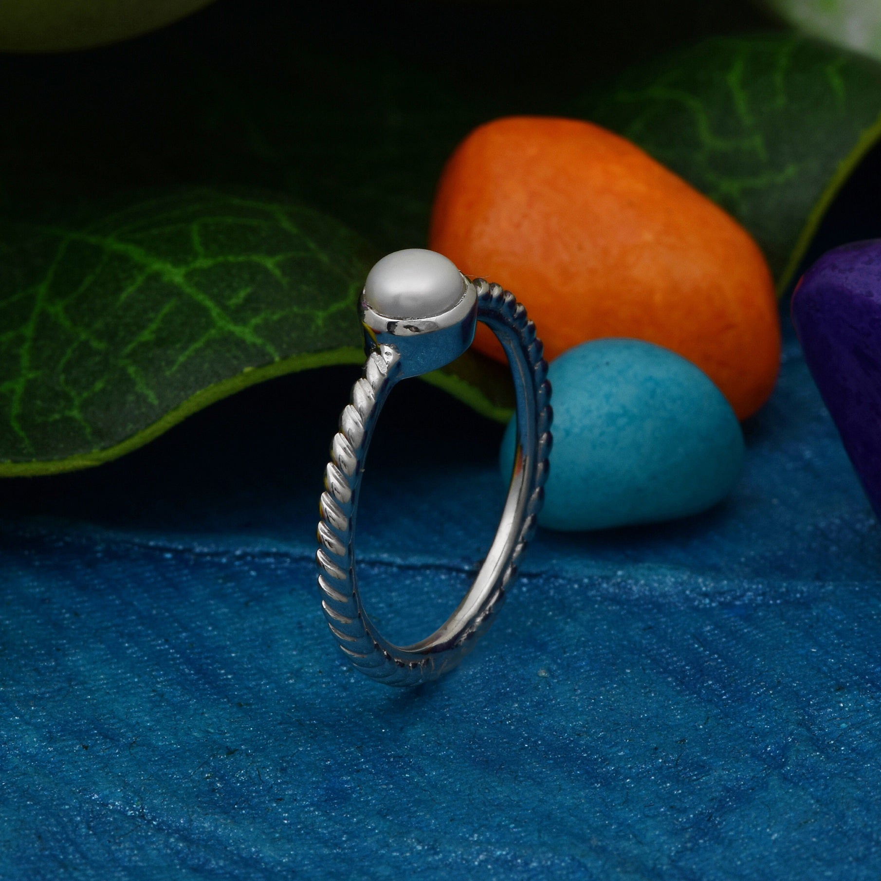 Anello di perle minimalista