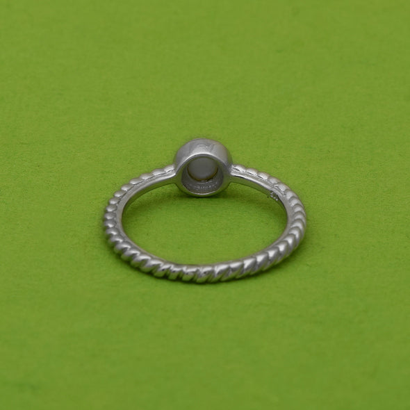 Minimalistic Pearl Ring