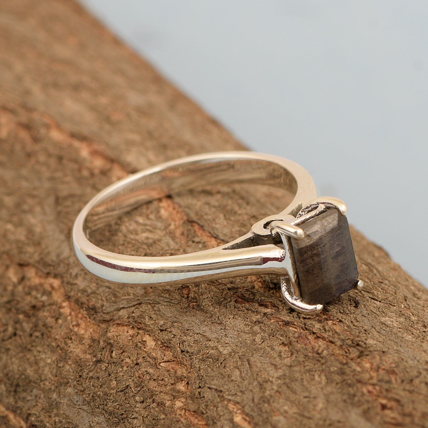Labradorite ring