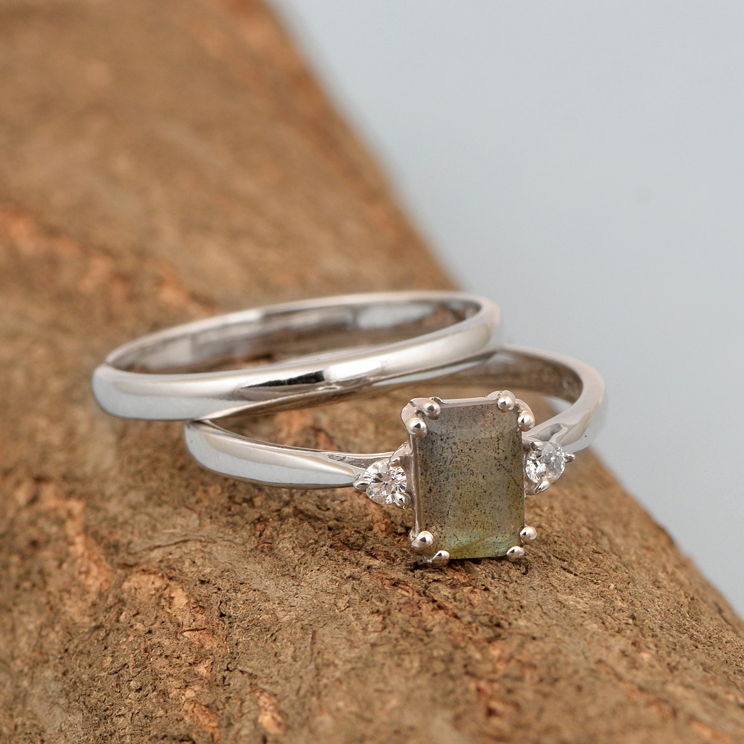Labradorite ring