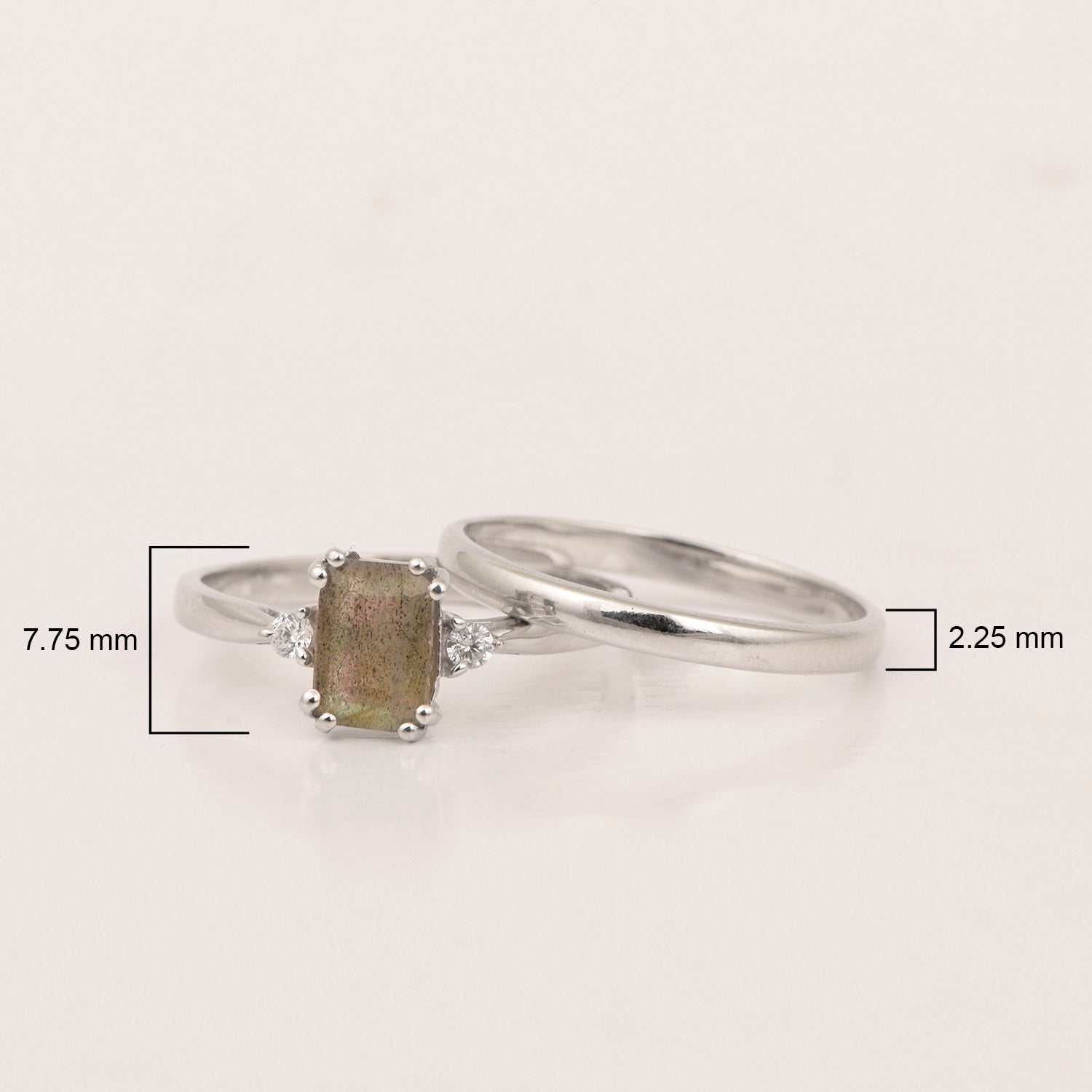 Labradorite ring