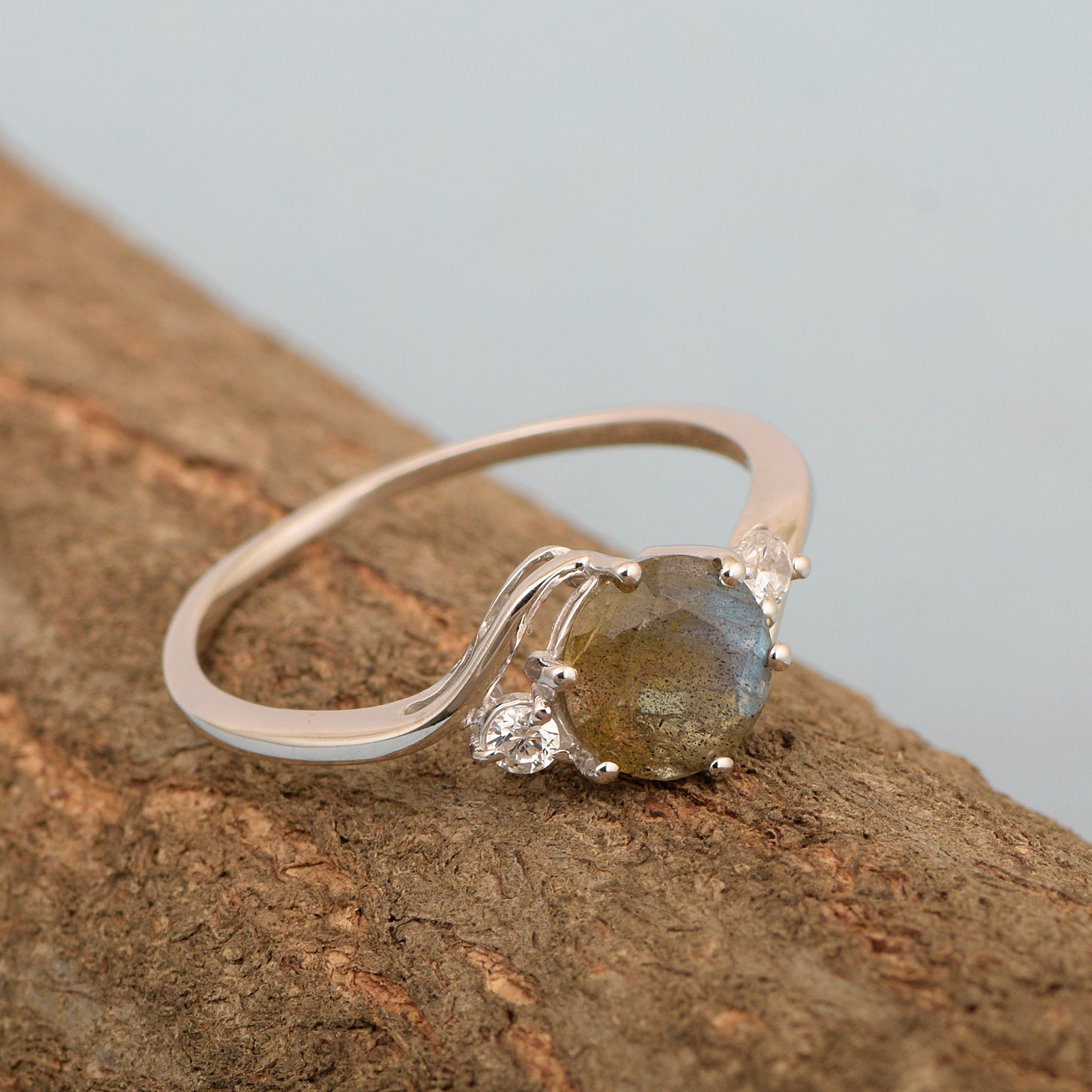 Labradorite ring