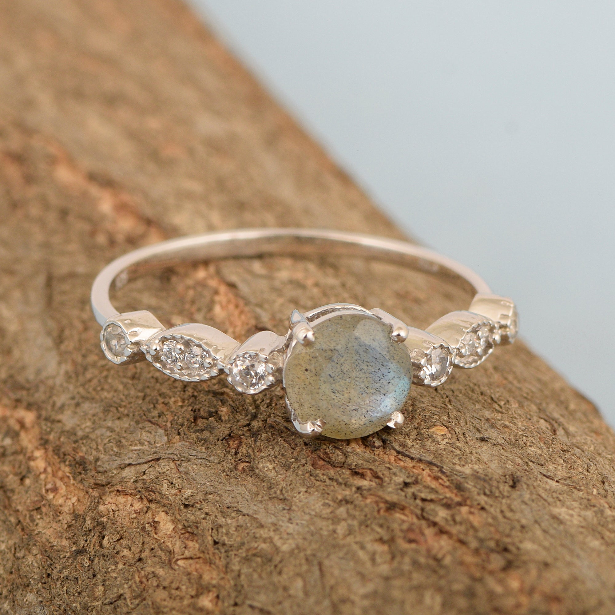 Labradorite ring