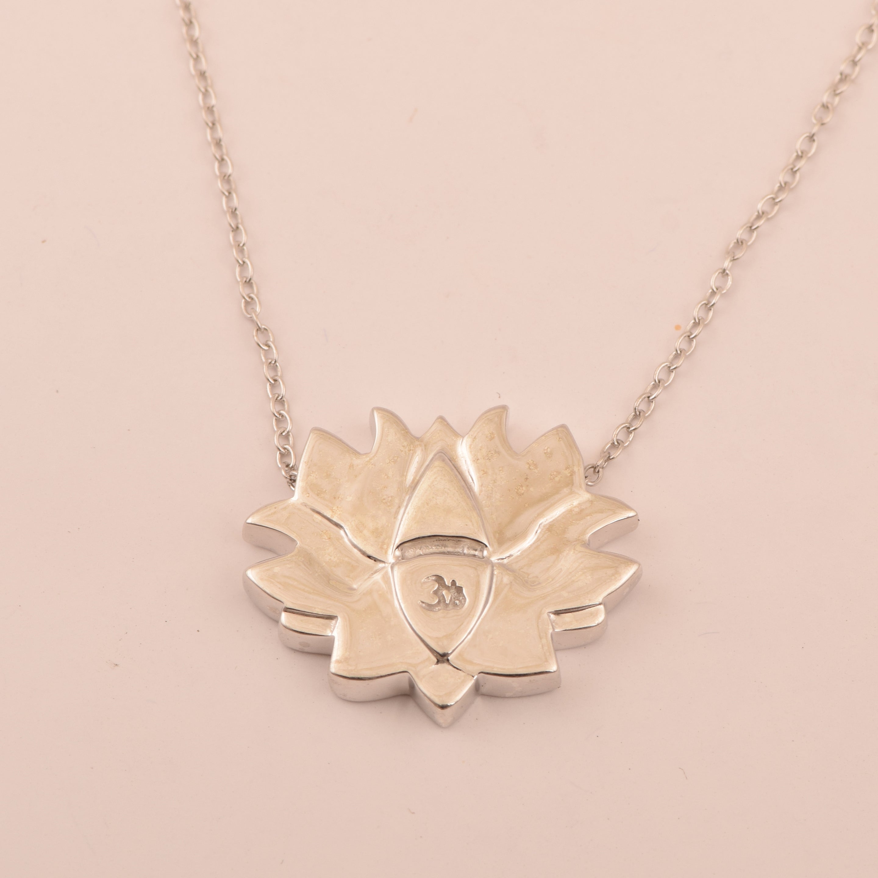 Collana con ciondolo a forma di loto in argento sterling 925 rodiato Shine Jewel, 4,48 g.