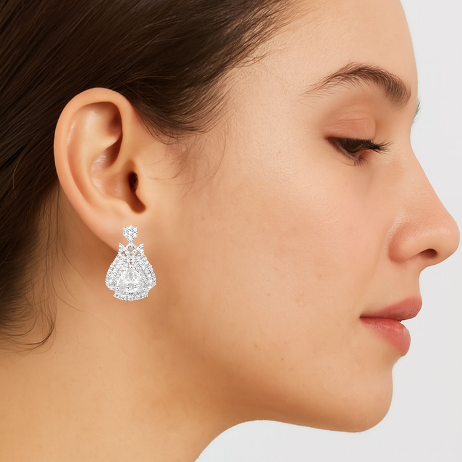 Orecchini pendenti con alone a strati di moissanite - Argento sterling