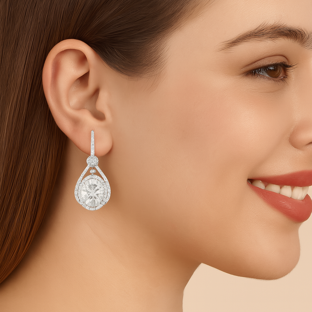 Orecchini pendenti con design Regal Halo in moissanite - Argento Sterling