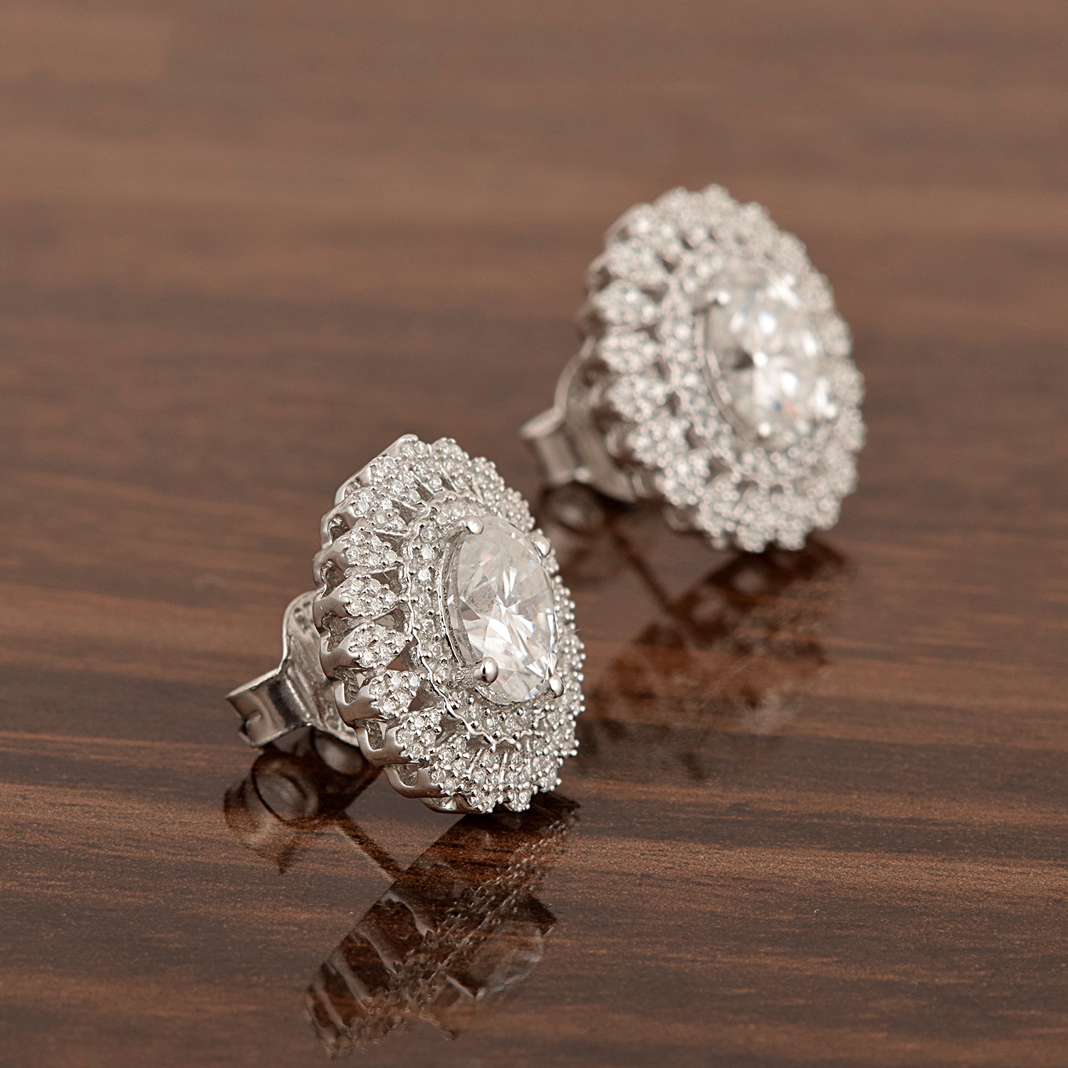 Orecchini a bottone con doppio alone di moissanite – Argento Sterling