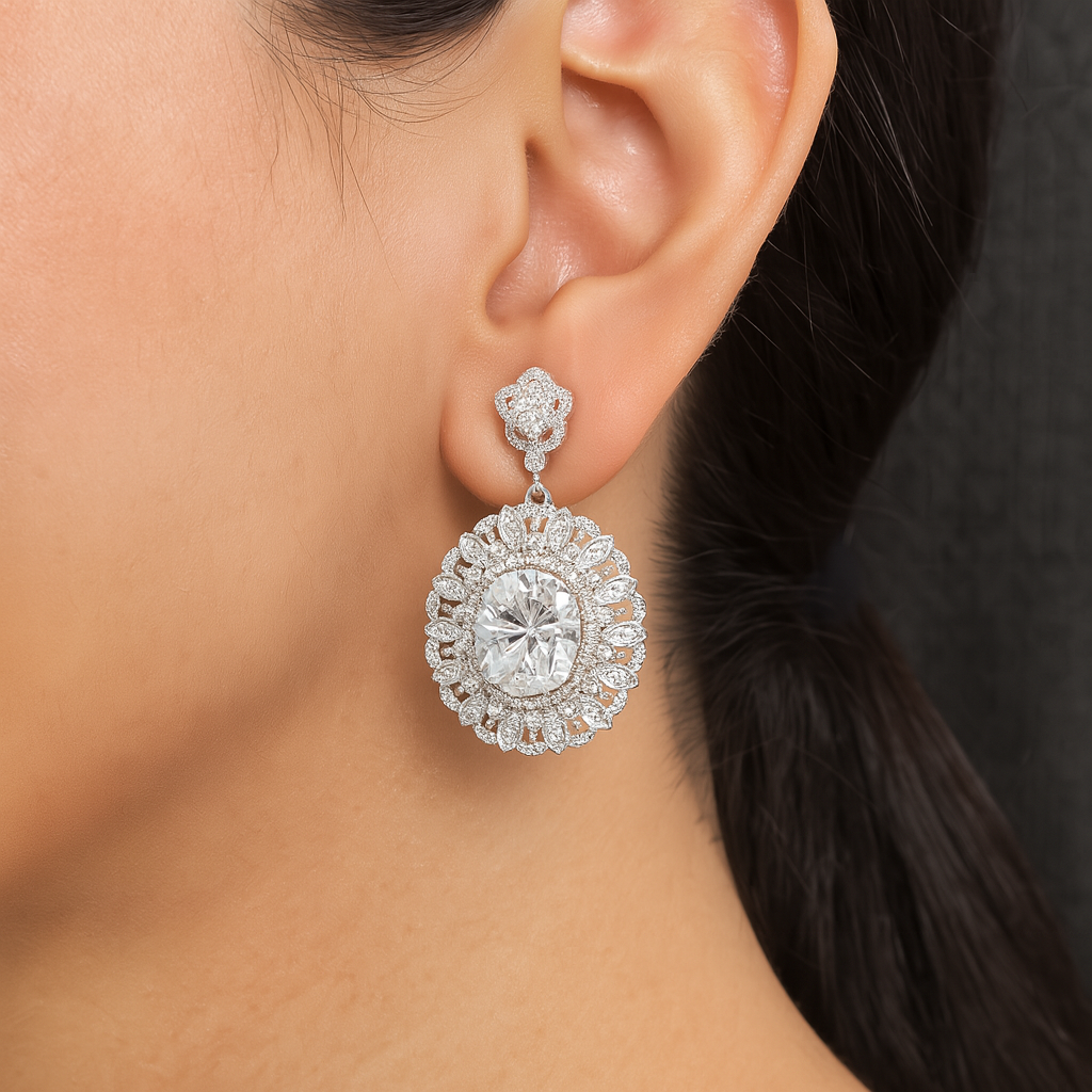 Orecchini pendenti con alone floreale in moissanite - Argento Sterling