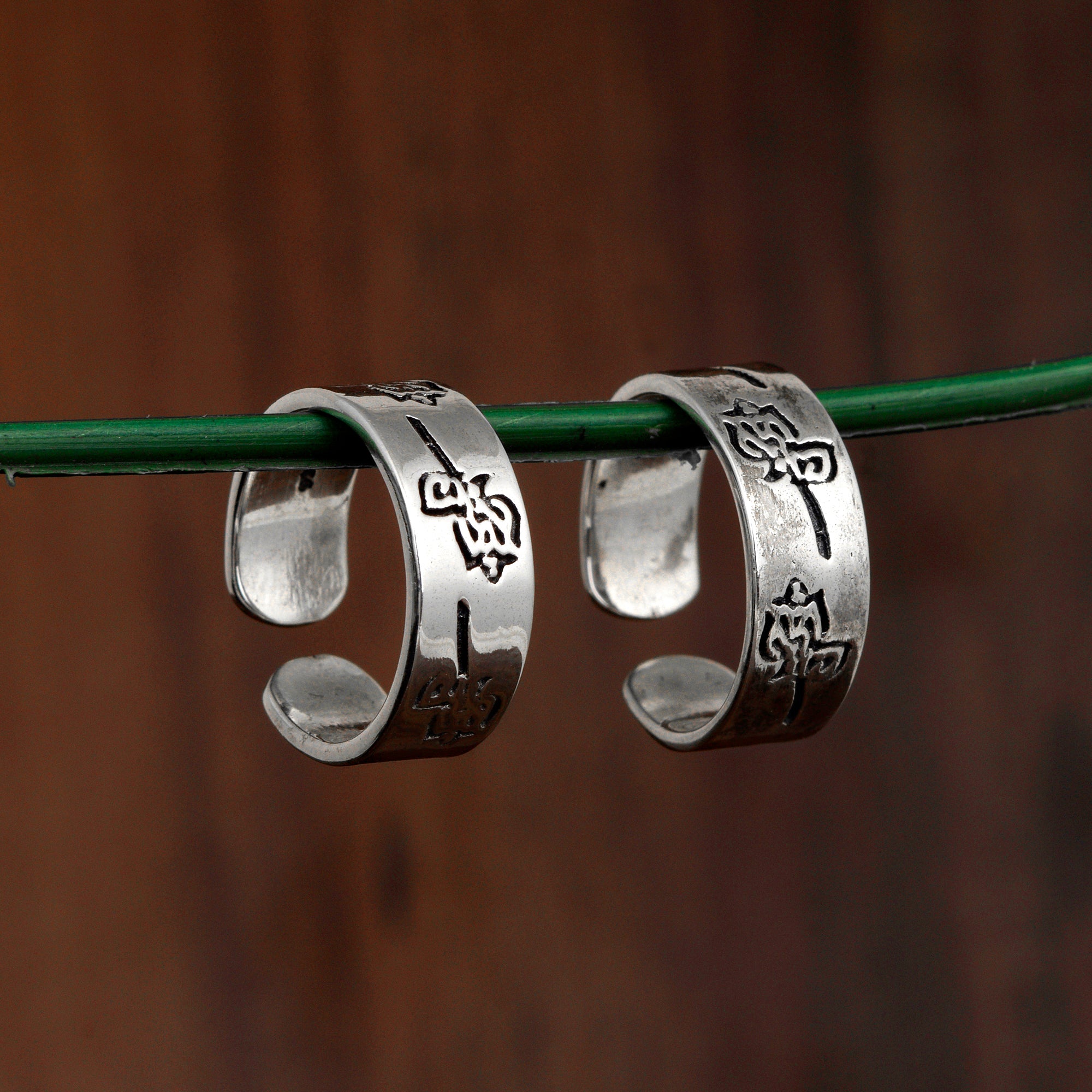 Oxidized Rose Pattern Toe Ring - Sterling Silver