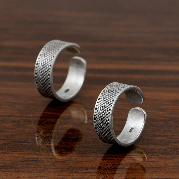 Sterling Silver Adjustable Geometric Patterned Oxidized Toe Ring