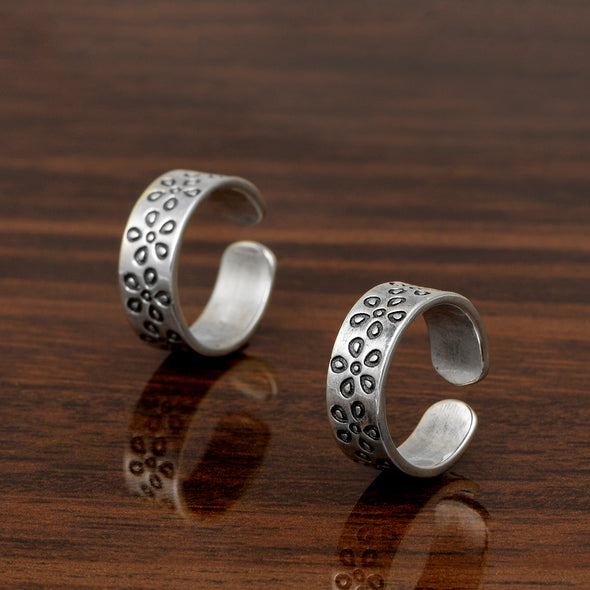 Sterling Silver Adjustable Flowers Engraved Oxidized Toe Ring