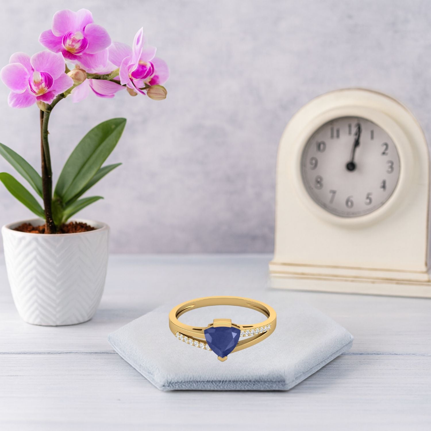 Blue Sapphire 0.75 Ct Trillion Solitaire Ring – 14k Yellow Gold