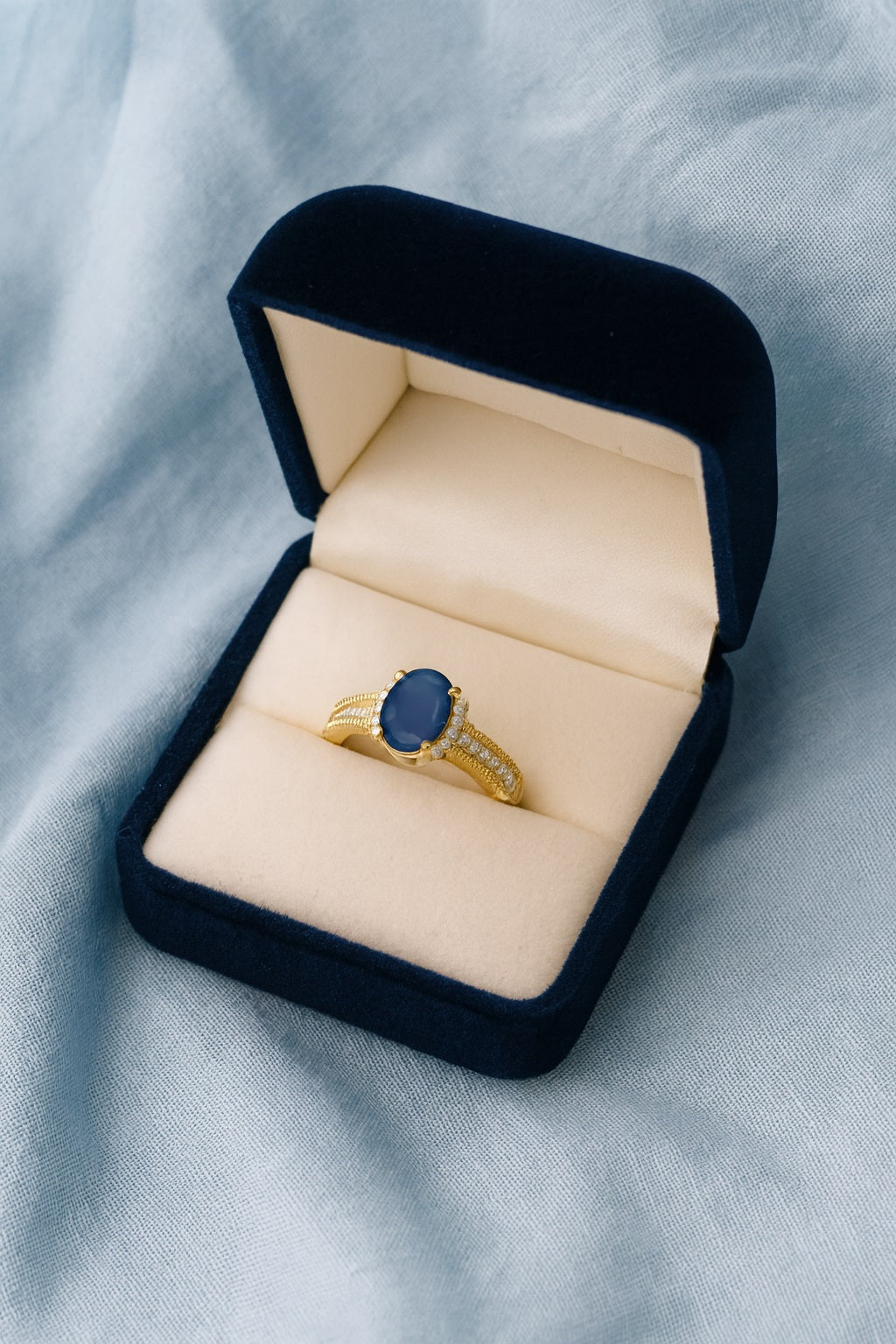 Blue Sapphire Oval 0.25 Ct Solitaire with Accents Ring – 14k Yellow Gold