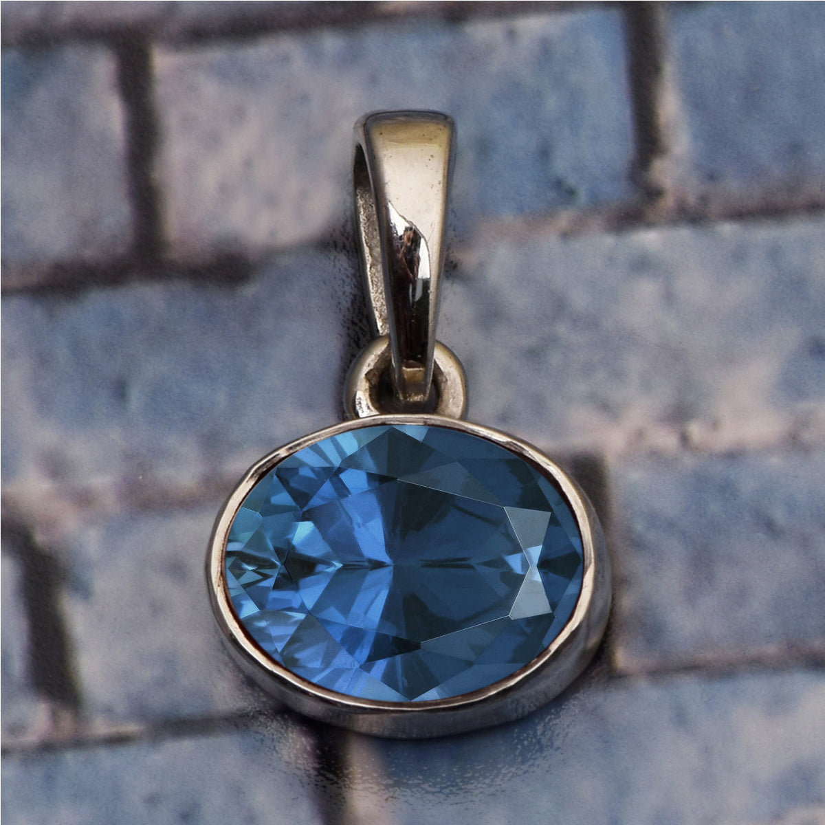 Horizontal Set Oval Cut Multi Choice Gemstone Pendant