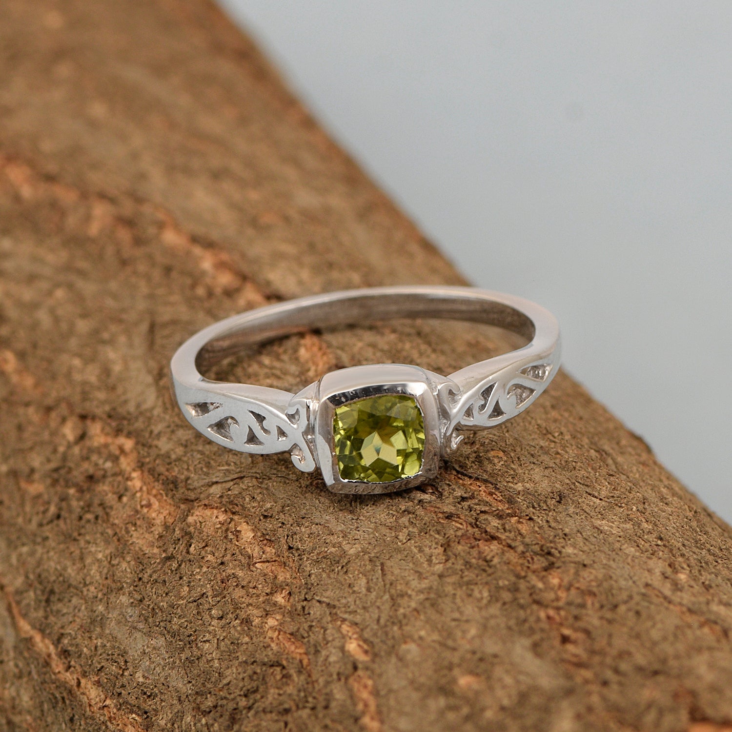 Peridot Vintage-Inspired Filigree Design Ring - Sterling Silver