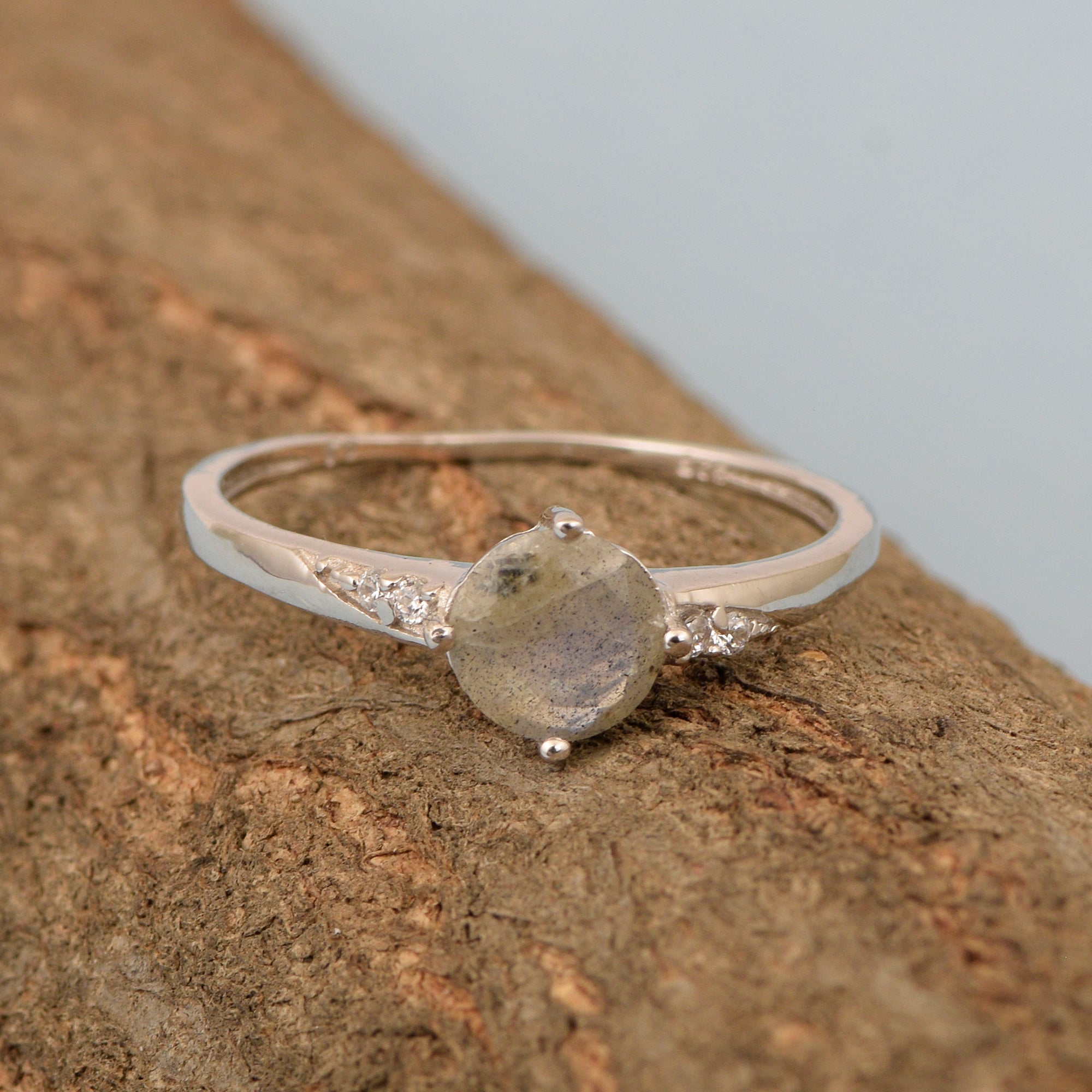 Labradorite ring