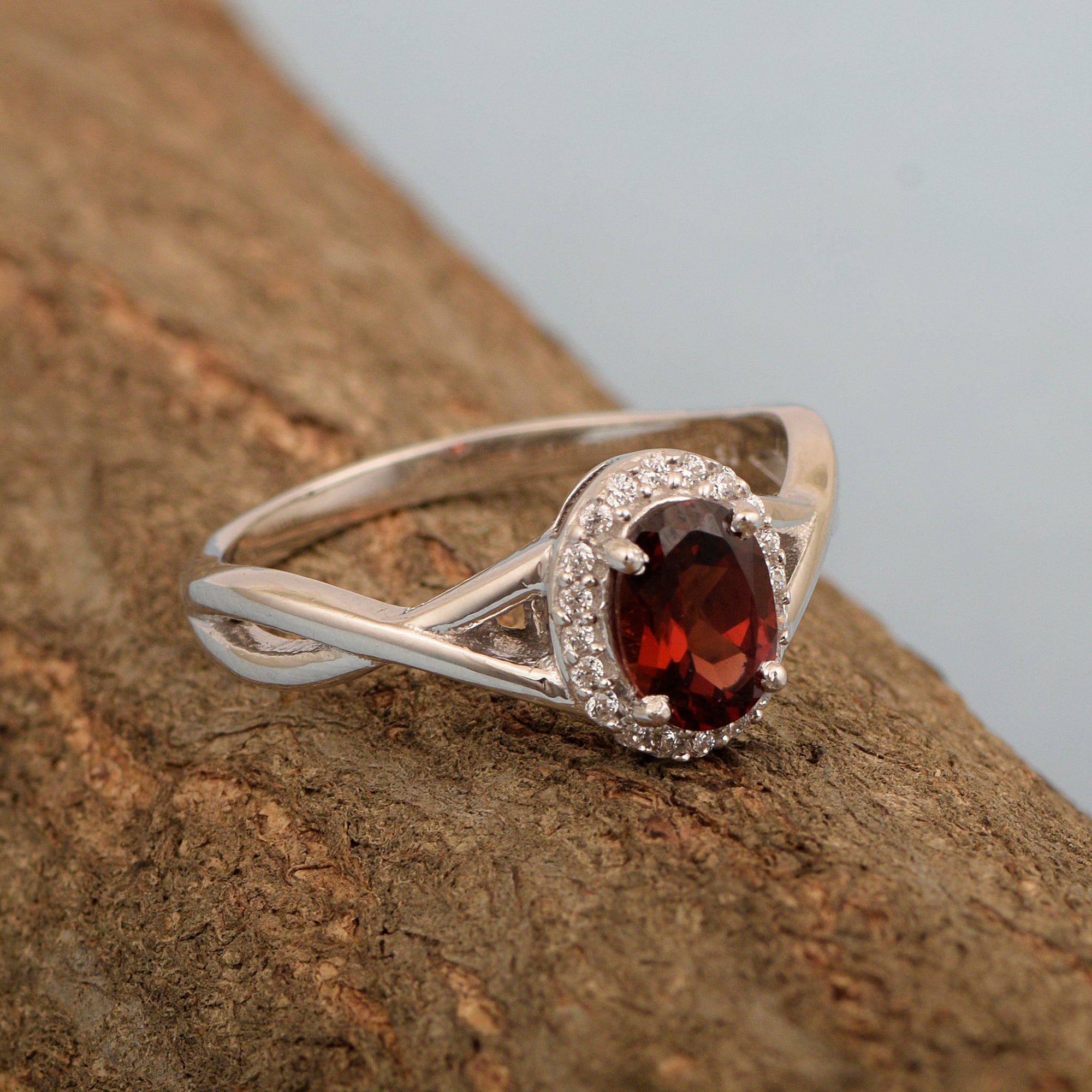 Silver garnet ring hotsell